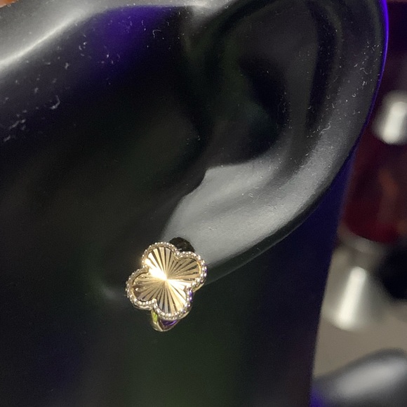 18k Solid 2-tone Gold Clover Earrings - Picture 3 of 6